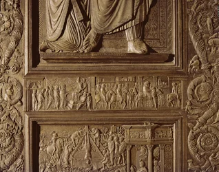 Detalhe da porta central da basílica, decorada 1439-45 (bronze) (ver também 247330-247337)